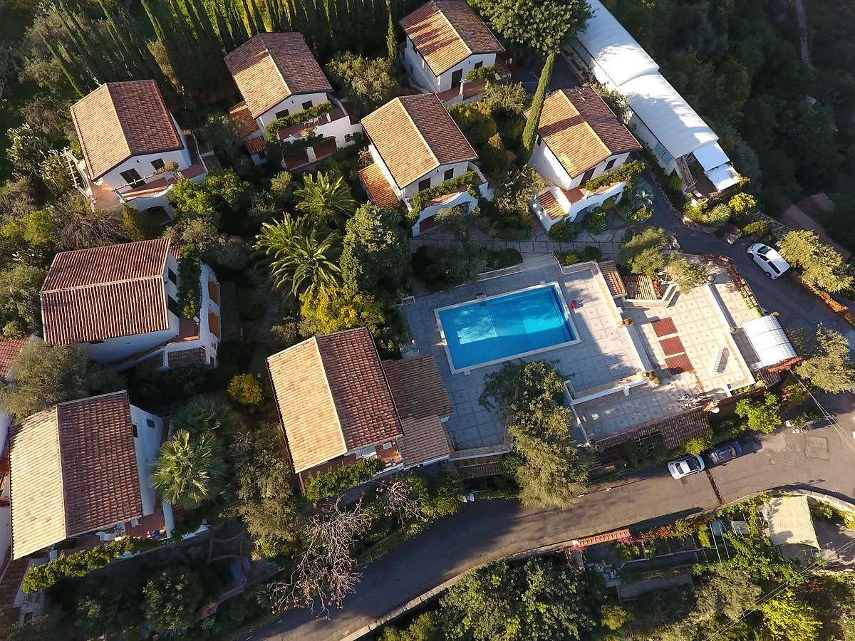 Residence Terra Rossa טאורמינה